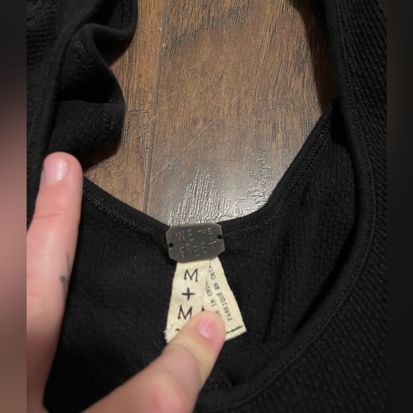 We the free long sleeve with clasps scoop neck shirt Medium black & white stripe - Picture 5 of 5